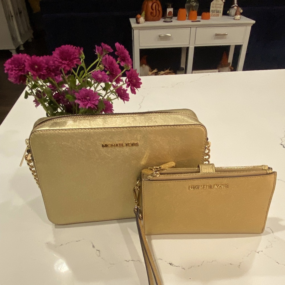 Michael Kors Jet Set Gold Crossbody Purse & Wristlet Double Zip Wristlet Wallet